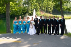 Bride-Groom-Wedding-Party-Water-Fountain