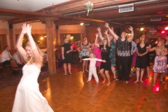 Bride-Throwing-Bouquet-Reception2