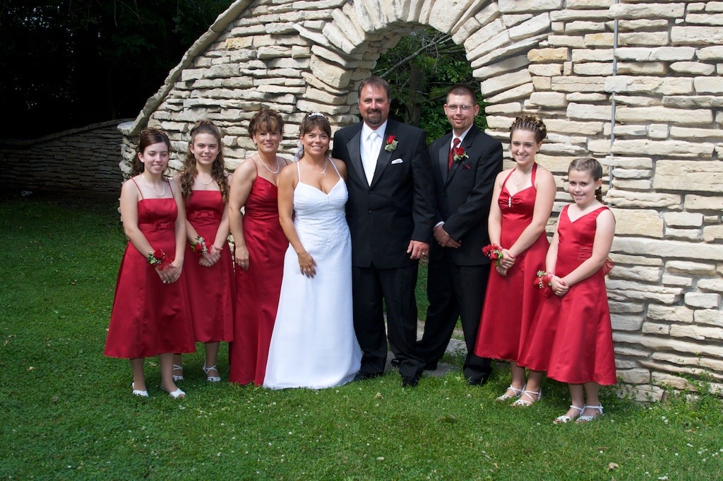 Bride, Groom, Maid of Honor, Best Man, and Family in Evergreen Park Sheboygan, WI